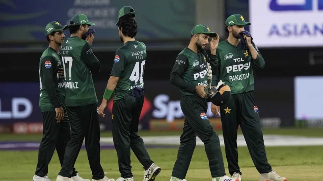 Asia Cup 2025 : റഫറിയെ മാറ്റാതെ കളിക്കില്ല; ഹോട്ടൽ മുറിയിൽ നിന്നുമിറങ്ങാതെ പാക് ടീം, മത്സരം ഉപേക്ഷിക്കും Asia Cup 2025 : റഫറിയെ മാറ്റാതെ കളിക്കില്ല; ഹോട്ടൽ മുറിയിൽ നിന്നുമിറങ്ങാതെ പാക് ടീം, മത്സരം ഉപേക്ഷിക്കും