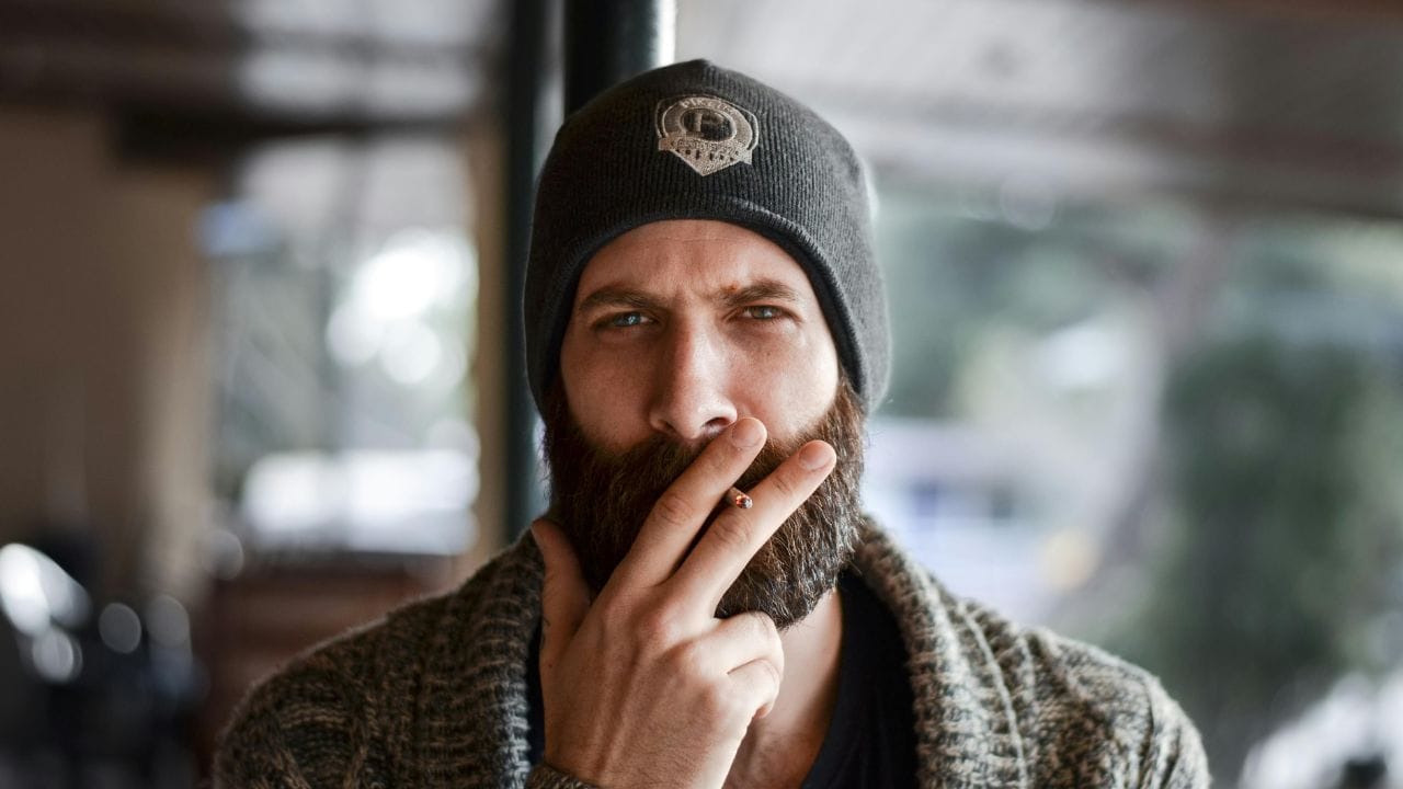 രോമങ്ങൾ കൊഴിയുന്നത് കുറയ്ക്കാനായി താടി ട്രിം ചെയ്ത് സൂക്ഷിക്കാനും ചർമരോഗ വിദഗ്ധർ നിർദേശിക്കുന്നു. ദൈനംദിന ശുചിത്വവും ശരിയായ പരിചരണവും ഉണ്ടെങ്കിൽ താടിക്ക് അപകട സാധ്യത കുറവാണെന്നും വിദഗ്ധർ വ്യക്തമാക്കി. ‍(Image Credits: Pexels)
