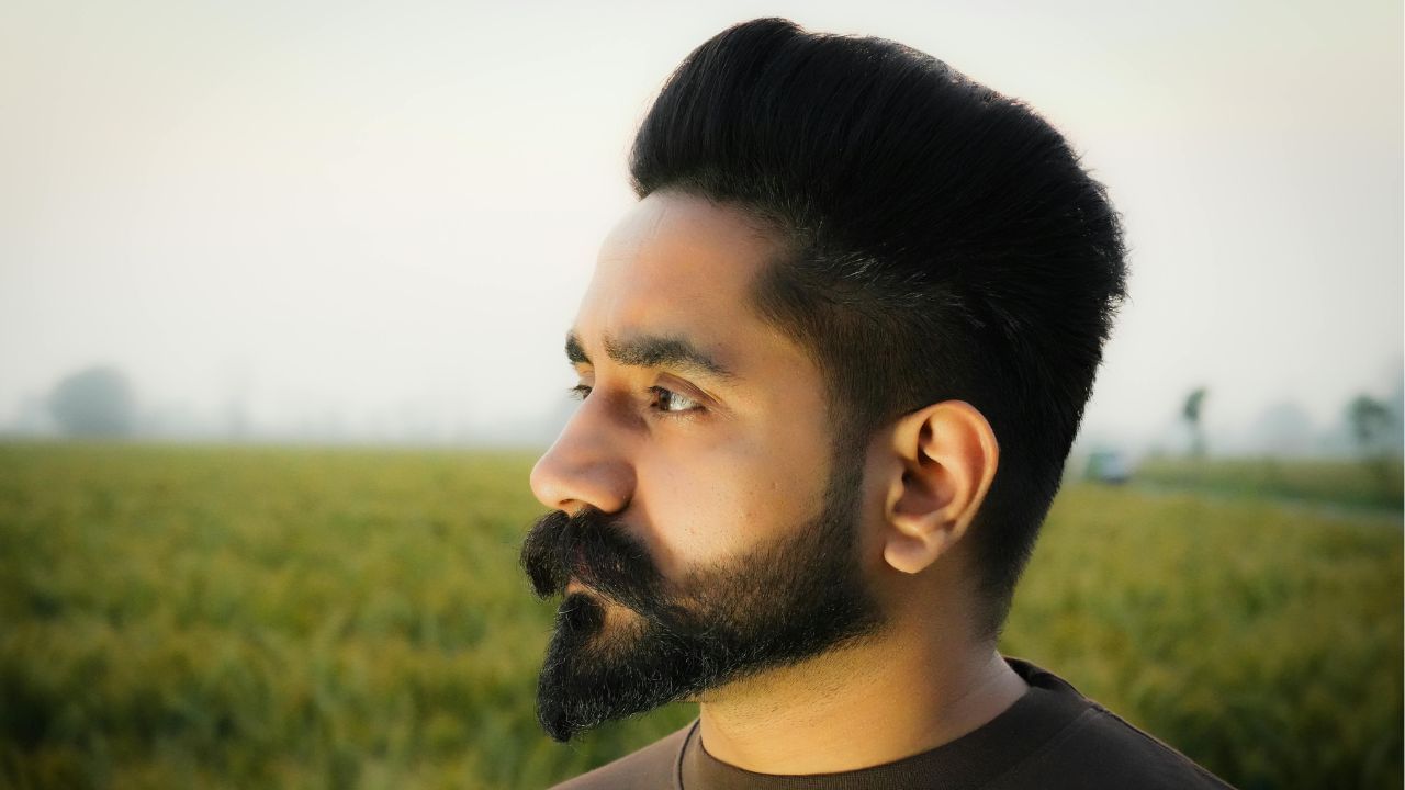 പലപ്പോഴും ഭക്ഷണ അവശിഷ്ടങ്ങളും എണ്ണകളും അടിഞ്ഞുകൂടുന്ന താടി, സൂക്ഷ്മജീവികളുടെ വളർച്ചയ്ക്ക് അനുയോജ്യമായ അന്തരീക്ഷമാണ് സൃഷ്ടിക്കുന്നത്. പ്രതലങ്ങളിലും മുഖത്തും ഇടയ്ക്കിടെ കൈകൾ കൊണ്ട് സ്പർശിക്കുന്നത് ബാക്റ്റീരിയയുടെ വളർച്ചയെ പ്രോത്സാഹിപ്പിക്കുന്നു. (Image Credits: Pexels)