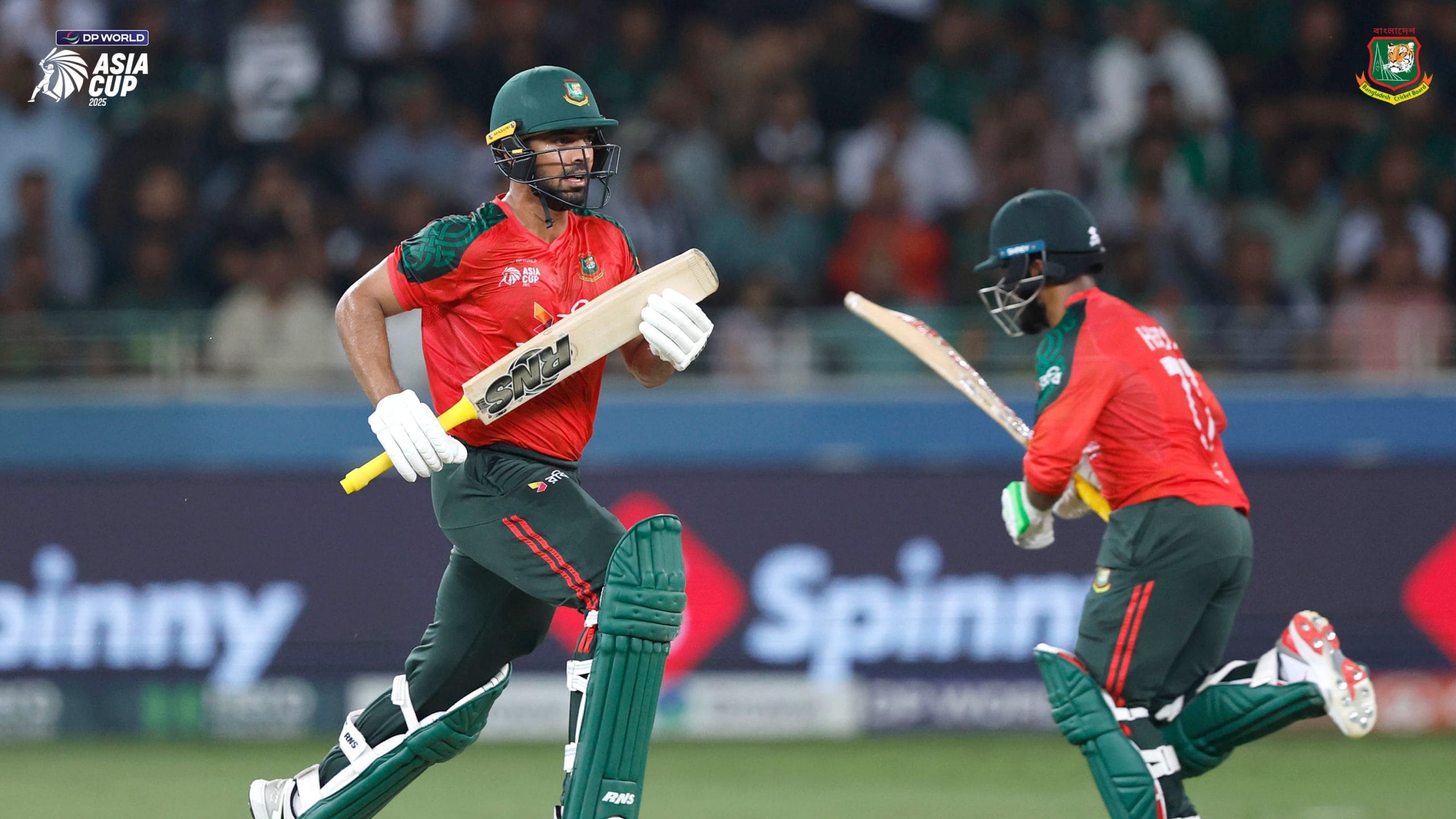 ഈ മാസം 24നാണ് ഇന്ത്യ - ബംഗ്ലാദേശ് പോരാട്ടം. ദുബായ് രാജ്യാന്തര സ്റ്റേഡിയത്തിൽ ഇന്ത്യൻ സമയം രാത്രി 8 മണിക്ക് മത്സരം ആരംഭിക്കും. തകർപ്പൻ ഫോമിലുള്ള ഇന്ത്യയെ വീഴ്ത്തുക ബംഗ്ലാദേശിന് എളുപ്പമല്ല. എന്നാൽ, ലിറ്റൺ ദാസിന് കീഴിൽ യുവാക്കളുടെ സംഘം മികച്ച രീതിയിലാണ് കളിക്കുന്നത്. 
