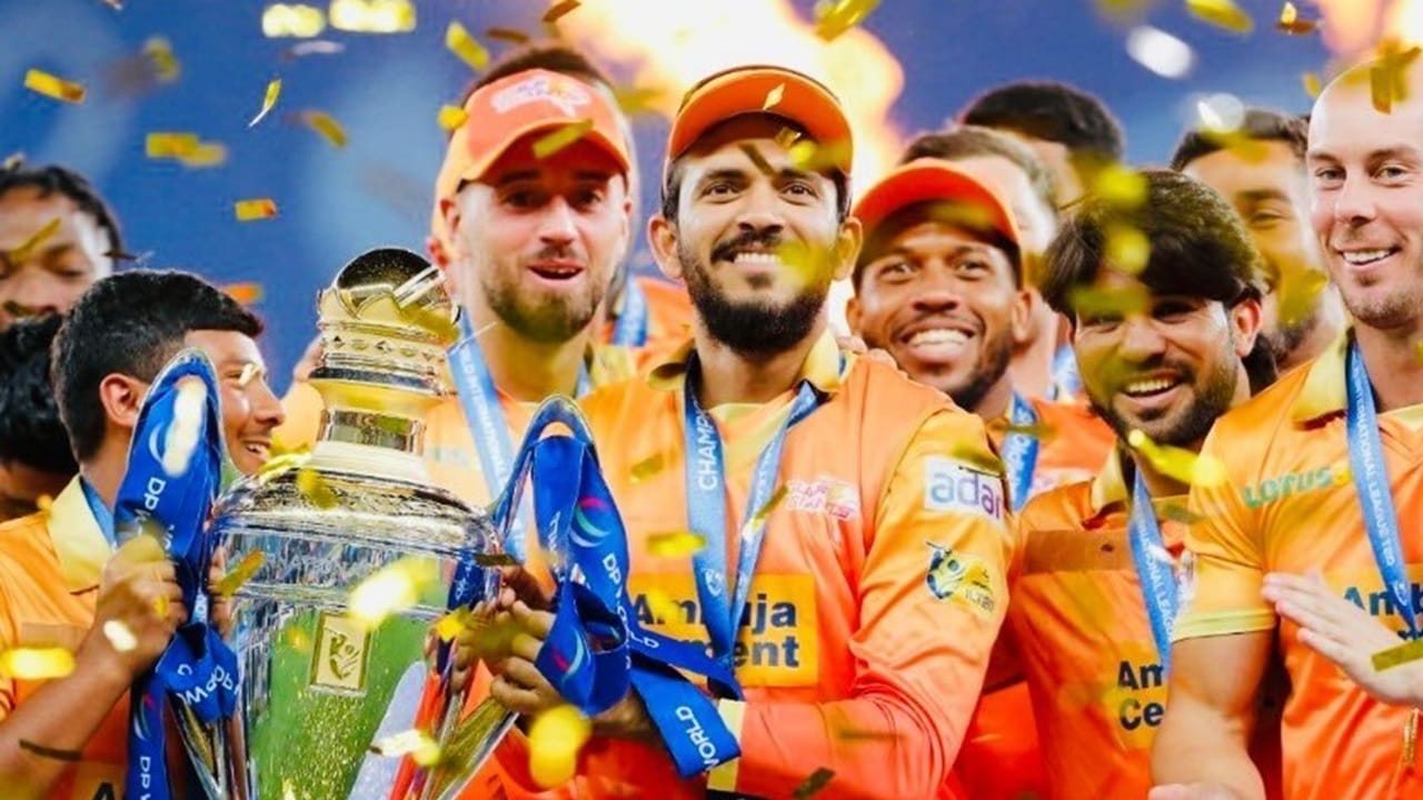 പരിശീലകര്‍, സഹതാരങ്ങള്‍ തുടങ്ങിയവര്‍ക്ക് നന്ദി. സുഹൃത്തുക്കള്‍, കുടുബാംഗങ്ങള്‍ എല്ലാവര്‍ക്കും നന്ദി. ഇവരുടെ പിന്തുണയില്ലായിരുന്നെങ്കില്‍ ഒന്നും സാധ്യമാകുമായിരുന്നില്ലെന്നും താരം വ്യക്തമാക്കി (Image Credits: facebook.com/rizwaan.rauf.3)