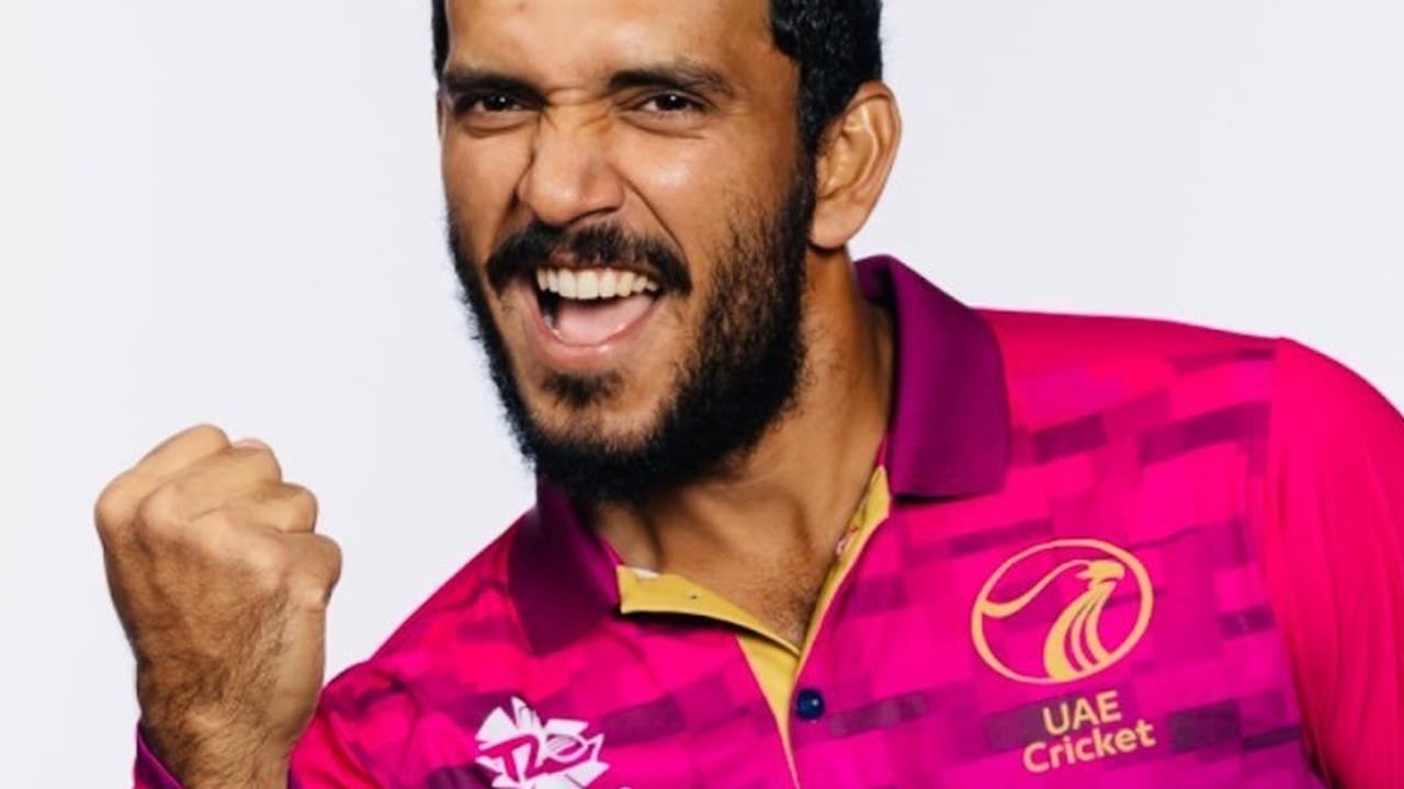 ഹൃദയഭാരത്തോടെ വിരമിക്കുന്നുവെന്നാണ് ഇന്‍സ്റ്റഗ്രാം കുറിപ്പില്‍ റിസ്വാന്‍ വ്യക്തമാക്കിയത്. ''അന്താരാഷ്ട്ര ക്രിക്കറ്റ് കളിക്കണമെന്ന് സ്വപ്‌നം കണ്ടിരുന്ന തലശേരിക്കാരനായ ഒരു ആണ്‍കുട്ടി 2014ല്‍ യുഎഇയിലെത്തുന്നു. പകല്‍ എട്ട് മണിക്കൂറോളം ജോലി ചെയ്യുകയും, രാത്രി ക്രിക്കറ്റ് കളിക്കുകയുമായിരുന്നു വെല്ലുവിളി''-റിസ്വാന്‍ ഇന്‍സ്റ്റഗ്രാമില്‍ എഴുതി (Image Credits: facebook.com/rizwaan.rauf.3)