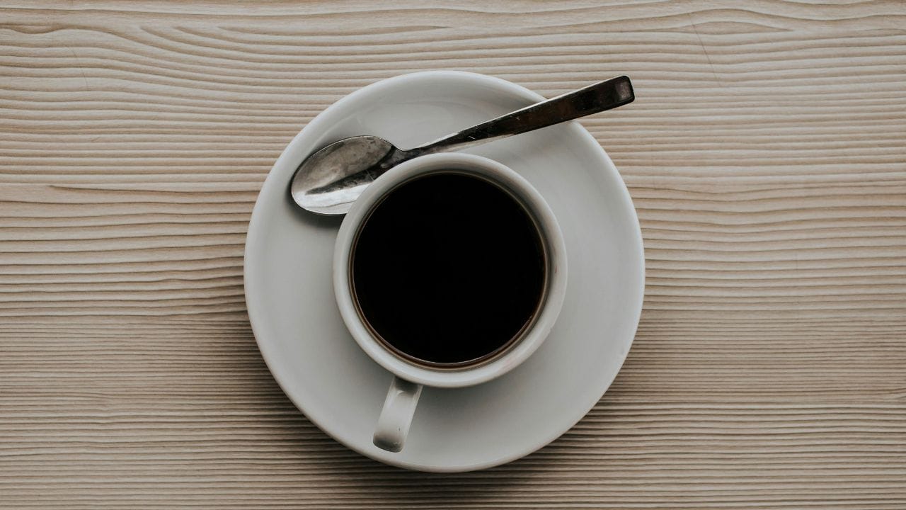 അതിനാൽ, വിശ്രമവും ഉറക്കവും പ്രോത്സാഹിപ്പിക്കുന്ന പോഷക സമ്പുഷ്ടമായതും എളുപ്പത്തിൽ ദഹിക്കുന്നതുമായ ഭക്ഷണങ്ങൾ വേണം പനിയുളളപ്പോൾ കഴിക്കാൻ. കാപ്പി, ചായ പോലുള്ള പാനീയങ്ങൾക്ക് പകരം ചൂടു വെള്ളമോ, കഞ്ഞി വെള്ളമോ ധാരാളം കുടിക്കുക. (Image Credits: Pexels)
