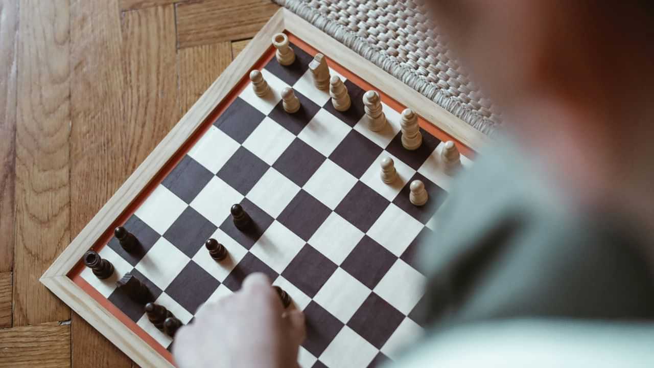 Viral News: ഈ ​ഗ്രാമത്തിലെ കുട്ടികളെല്ലാം ചെസ്സിന് പിന്നാലെ; കാരണമായത് അധ്യാപകൻ