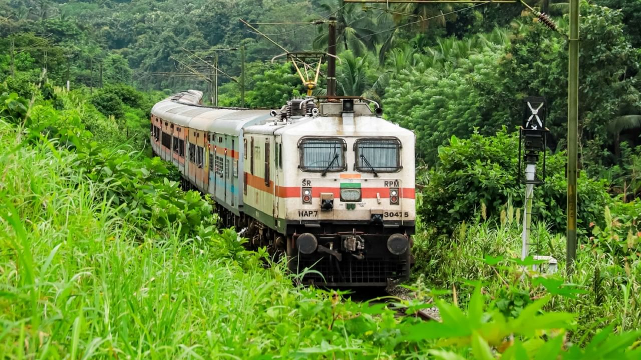 Railway Update: ധൻബാദ് എക്സ്പ്രസ് സർവീസ് പൂർണമായി ക്യാൻസലാക്കി; ടിക്കറ്റ് ബുക്ക് ചെയ്തവർ ശ്രദ്ധിക്കുക