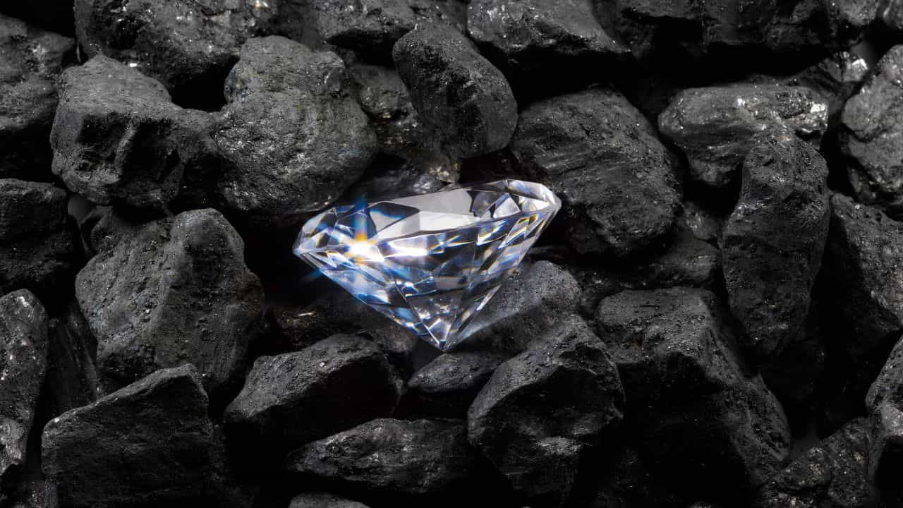 Gold Rate: ഡയമണ്ട് വാങ്ങിക്കണമെന്നാണോ ചിന്ത? എങ്കില്‍ ഇതൊന്ന് വായിച്ചോളൂ