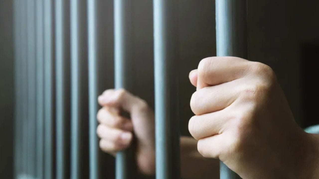 Kannur central jail : കണ്ണൂർ ജയിലിനുള്ളിൽ കള്ളും കഞ്ചാവും സുലഭം… ബീഡി വില 1000 രൂപ