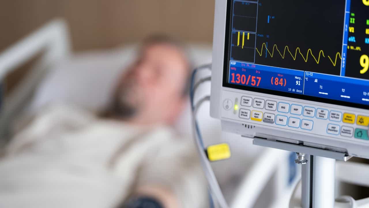 Sick Leave: സിക്ക് ലീവ് എടുക്കുന്നു എന്ന് മാനേജറിന് മെസേജ്; 10 മിനിട്ടിനുള്ളിൽ മരണപ്പെട്ട് ജീവനക്കാരൻ