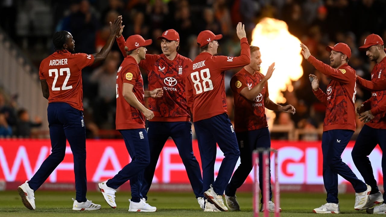 ടി20യില്‍ ഒരു ഇംഗ്ലണ്ട് ബാറ്റര്‍ നേടുന്ന ഏറ്റവും ഉയര്‍ന്ന വ്യക്തിഗത സ്‌കോറാണ് സാള്‍ട്ട് നേടിയത്. തന്റെ തന്നെ പഴയ റെക്കോഡാണ് (119) താരം പൊളിച്ചെഴുതിയത് (Image Credits: Getty)