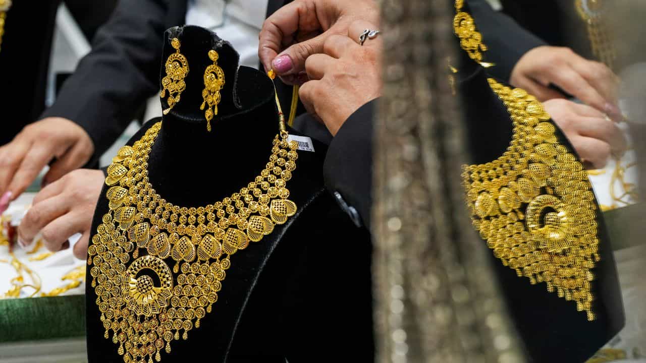 Kerala Gold Rate: പലിശ കാത്തൂ! വിണ്ണില്‍ നിന്നും മണ്ണിലേക്കിറങ്ങി സ്വര്‍ണം, പുതിയ നിരക്ക് ഇങ്ങനെ