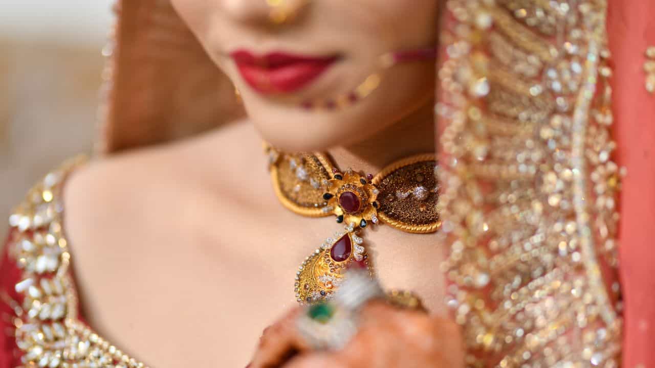 Gold Rate: 4,000 ഡോളര്‍ പിന്നിട്ട് സ്വര്‍ണം; 10 ഗ്രാമിന്‌ വേണ്ടത് ഒന്നര ലക്ഷം രൂപ