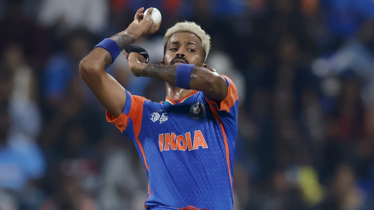 നേരത്തെ, ഐപിഎല്‍ കമന്ററി പാനലില്‍ നിന്ന് പത്താനെ നീക്കം ചെയ്തതിന് പിന്നില്‍ ഹാര്‍ദ്ദിക്കാണെന്ന് അഭ്യൂഹങ്ങളുണ്ടായിരുന്നു. ഇക്കാര്യത്തെക്കുറിച്ച് പത്താന്‍ തന്നെ സൂചനകള്‍ നല്‍കിയിരുന്നു. ഇതിന്റെ ചുവടുപിടിച്ചാണ് ആരാധകരുടെ പുതിയ കണ്ടുപിടിത്തം (Image Credits: PTI)