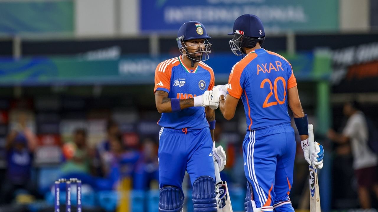 ഹാര്ദ്ദിക് പാണ്ഡ്യയും, അക്സര് പട്ടേലുമാണ് ഓള് റൗണ്ടര്മാര്. ശിവം ദുബെ ഇന്ന് കളിക്കുന്നില്ല. ശിവം ദുബെയ്ക്ക് പകരം ഹര്ഷിത് റാണ ടീമിലെത്തി (Image Credits: PTI)