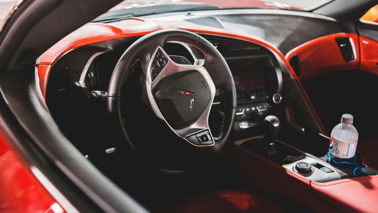 പ്ലാസ്റ്റിക് കുപ്പികളില്‍ നിന്ന് ബിസ്‌ഫെനോള്‍ എ(ബിപിഎ) ഉൾപ്പടെയുള്ള ദോഷകരമായ രാസവസ്തുക്കള്‍ വെള്ളത്തിൽ കലരുന്നു. ഇത് ശരീരത്തിൽ എത്തുമ്പോൾ ഹോര്‍മോണുകളെ തടസപ്പെടുത്തുകയും ദീര്‍ഘകാല ആരോഗ്യ പ്രശ്‌നങ്ങള്‍ക്ക് കാരണമാവുകയും ചെയ്യുന്നു. (Image Credits: Pexels)