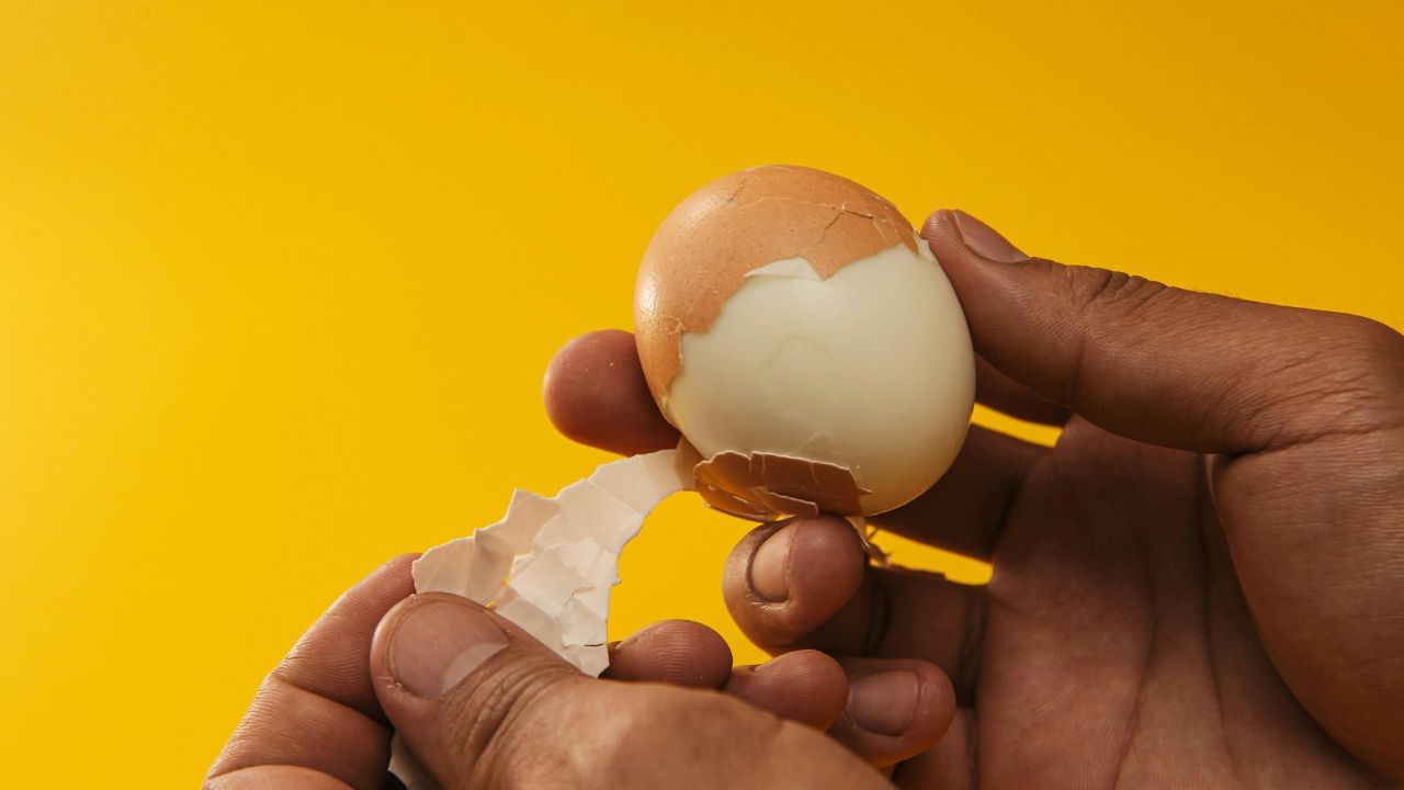 മുട്ടയിലെ അടങ്ങിയിട്ടുള്ള കൊഴുപ്പ് ചൂടാകുമ്പോൾ അത് ഓക്‌സിസ്റ്ററോളായി മാറുന്നു. ഈ സംയുക്തം ഓക്‌സിസ്റ്ററോൾ ധമനികളിൽ അടിഞ്ഞുകൂടുകയും ഹൃദ്രോഗ സാധ്യത വർധിപ്പിക്കുകയും ചെയ്യും. (Image Credits: Pexels)