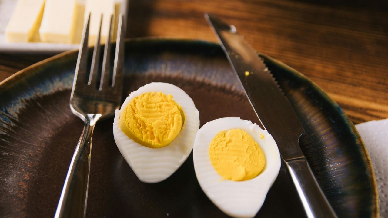 അമിതമായി ചൂടാക്കി മുട്ട കഴിക്കുന്നത് ഹൃദയത്തിന്റെ ആരോഗ്യത്തിന് അത്ര നല്ലതല്ല. ഇങ്ങനെ വേവിച്ച മുട്ടയിൽ പോഷകാംശം കുറവായിരിക്കും. അതിനാൽ, ഇത്തരത്തിൽ അമിതമായി മുട്ട ചൂടാക്കാതിരിക്കുന്നതാണ് നല്ലത്. (Image Credits: Pexels)