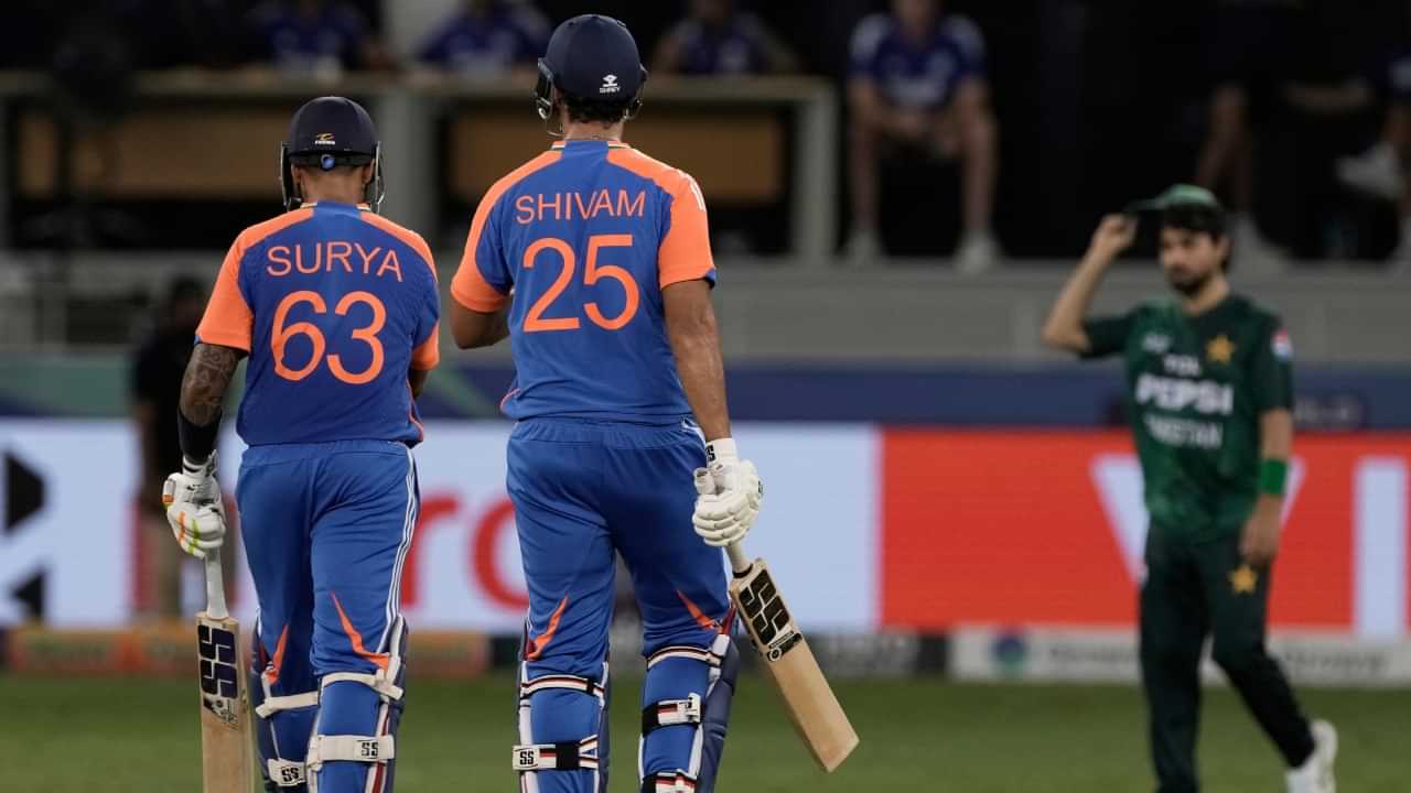 Asia cup 2025: ഹസ്തദാനത്തിന് വിസമ്മതിച്ചത് ഐസിസിയുടെ നിയമങ്ങൾക്കെതിര്; ഇന്ത്യൻ ടീമിനെതിരെ നടപടി ഉണ്ടാവുമോ? Asia cup 2025: ഹസ്തദാനത്തിന് വിസമ്മതിച്ചത് ഐസിസിയുടെ നിയമങ്ങൾക്കെതിര്; ഇന്ത്യൻ ടീമിനെതിരെ നടപടി ഉണ്ടാവുമോ?