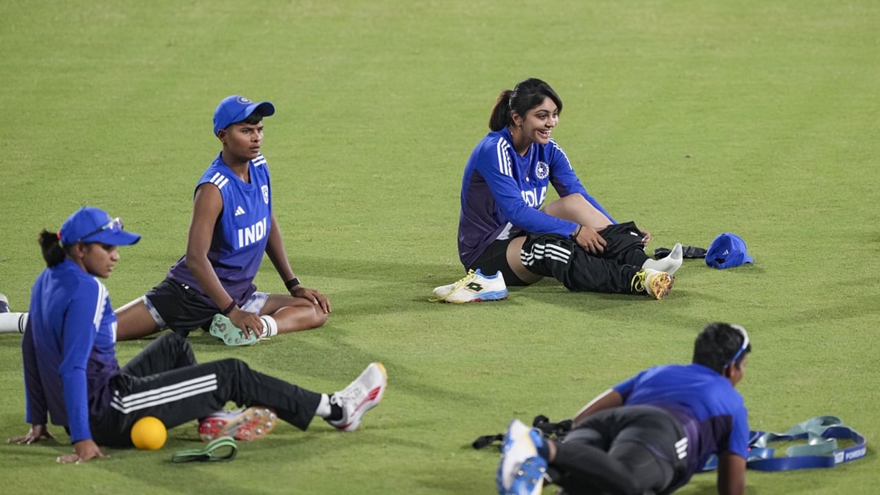 ഇന്ത്യയും ശ്രീലങ്കയും സംയുക്തമായാണ് ആതിഥേയത്വം വഹിക്കുന്നത്. ഇന്ത്യ ഇത് നാലാം തവണയാണ് വനിതാ ഏകദിന ലോകകപ്പിന് ആതിഥേയത്വം വഹിക്കുന്നത്. ശ്രീലങ്ക ആദ്യമായാണ് ആതിഥേയരാകുന്നത് (Image Credits: PTI)