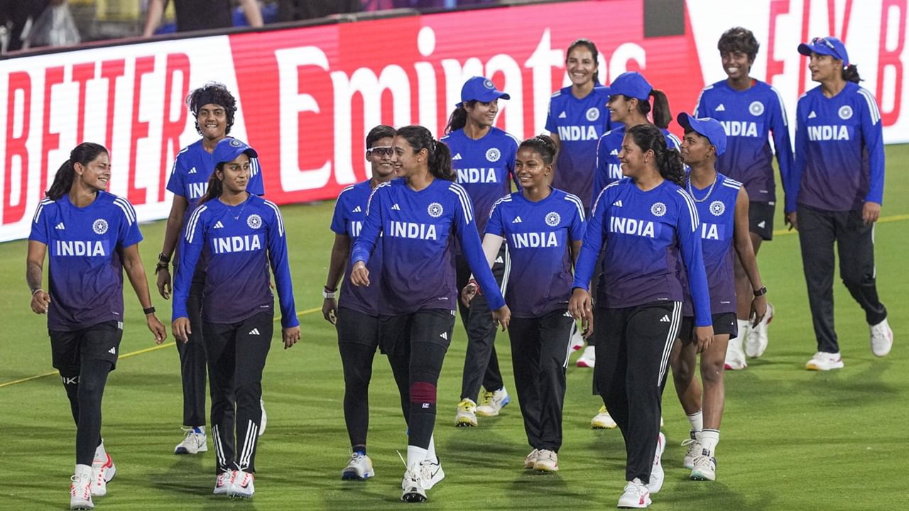 2.30നാണ് ടോസ്. ഒക്ടോബര് 26ലെ ന്യൂസിലന്ഡ്-ഇംഗ്ലണ്ട് മത്സരം രാവിലെ 11ന് നടക്കും. 10.30നായിരിക്കും ടോസ് (Image Credits: PTI)