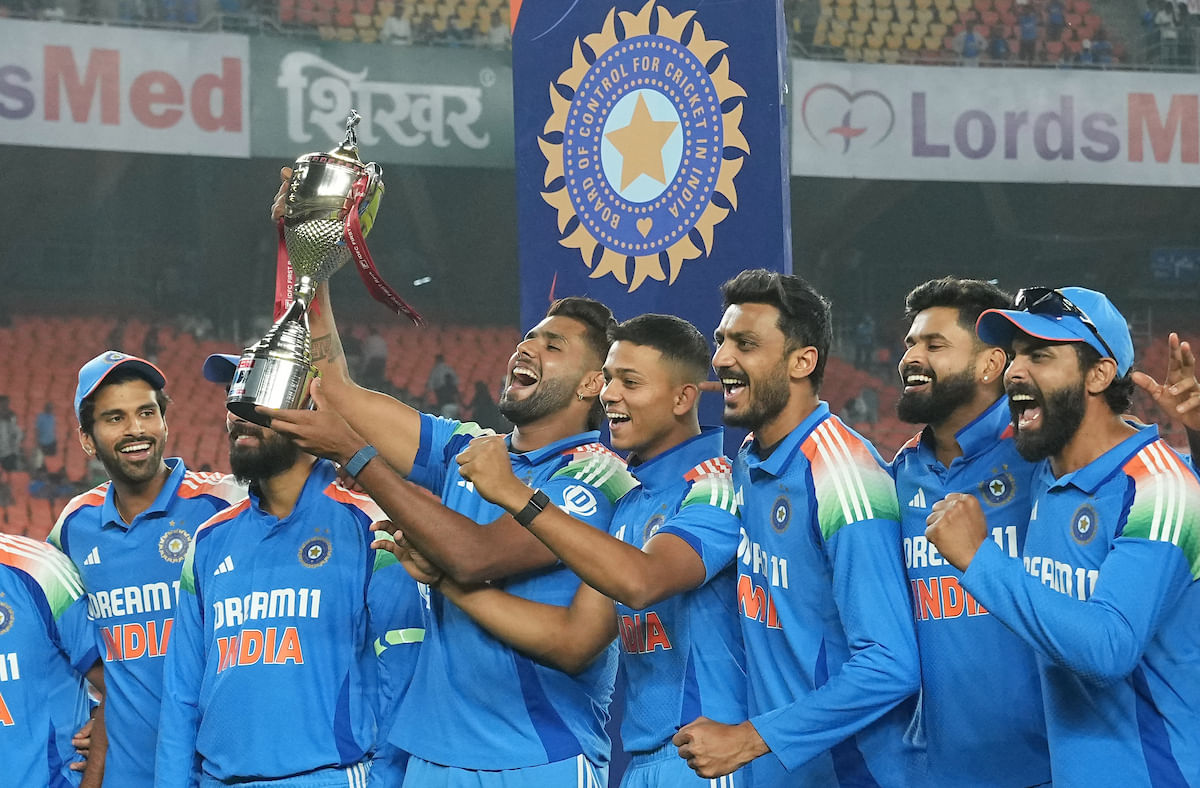 പാകിസ്താനെതിരായ മത്സരത്തിൽ നിന്ന് ഇന്ത്യ പിന്മാറണമെന്ന ആവശ്യം ശക്തമാണ്. എന്നാൽ, പിന്മാറിയാൽ ഐസിസി നടപടിയെടുക്കുമെന്നാണ് ബിസിസിഐ പറയുന്നത്. പകരം പ്രതീകാത്മക പ്രതിഷേഷമെന്ന ആശയമാണ് നിലവിലുള്ളതെന്നാണ് റിപ്പോർട്ടുകൾ.