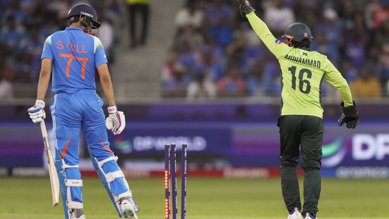 ഉയര്‍ന്ന നിരക്കിനൊപ്പം, യാത്രാ ക്രമീകരണങ്ങളിലെ അനിശ്ചിതത്വം സംബന്ധിച്ചുള്ള ആശങ്കകളും ആളുകളെ പിന്നോട്ടടിക്കുന്നുവെന്നാണ് വിലയിരുത്തല്‍.  ഡിജിറ്റല്‍ ബുക്കിങിലെ പ്രശ്‌നങ്ങള്‍, ഓഫ്‌ലൈന്‍ ടിക്കറ്റ് കൗണ്ടറുകളുടെ പരിമിതി തുടങ്ങിയവയും പ്രശ്‌നങ്ങളാണ് (Image Credits: PTI)