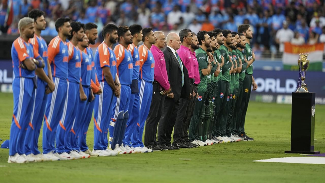India vs Pakistan: ടോസ് ജയിച്ച് സൂര്യ, ഹസ്തദാനമില്ല; സഞ്ജുവിന്റെ സ്ഥാനത്തില്‍ മാറ്റം