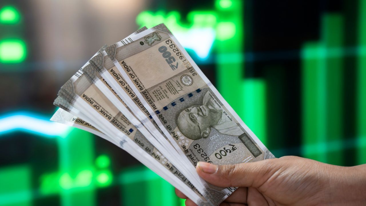 ഒരു ദിര്‍ഹത്തിന് 24.04 പൈസയാണ് കഴിഞ്ഞ ദിവസമുണ്ടായ നിരക്ക്. സെപ്റ്റംബര്‍ എട്ടിന് 23.95 ലേക്ക് കുറഞ്ഞുവെങ്കിലും 9ന് വീണ്ടും 24.02 ലേക്ക് തിരിച്ചെത്തി. സെപ്റ്റംബര്‍ 10ന് ഒരു പൈസ കൂടി വര്‍ധിച്ചു. ഇതോടെ 24.03 രൂപയായി.