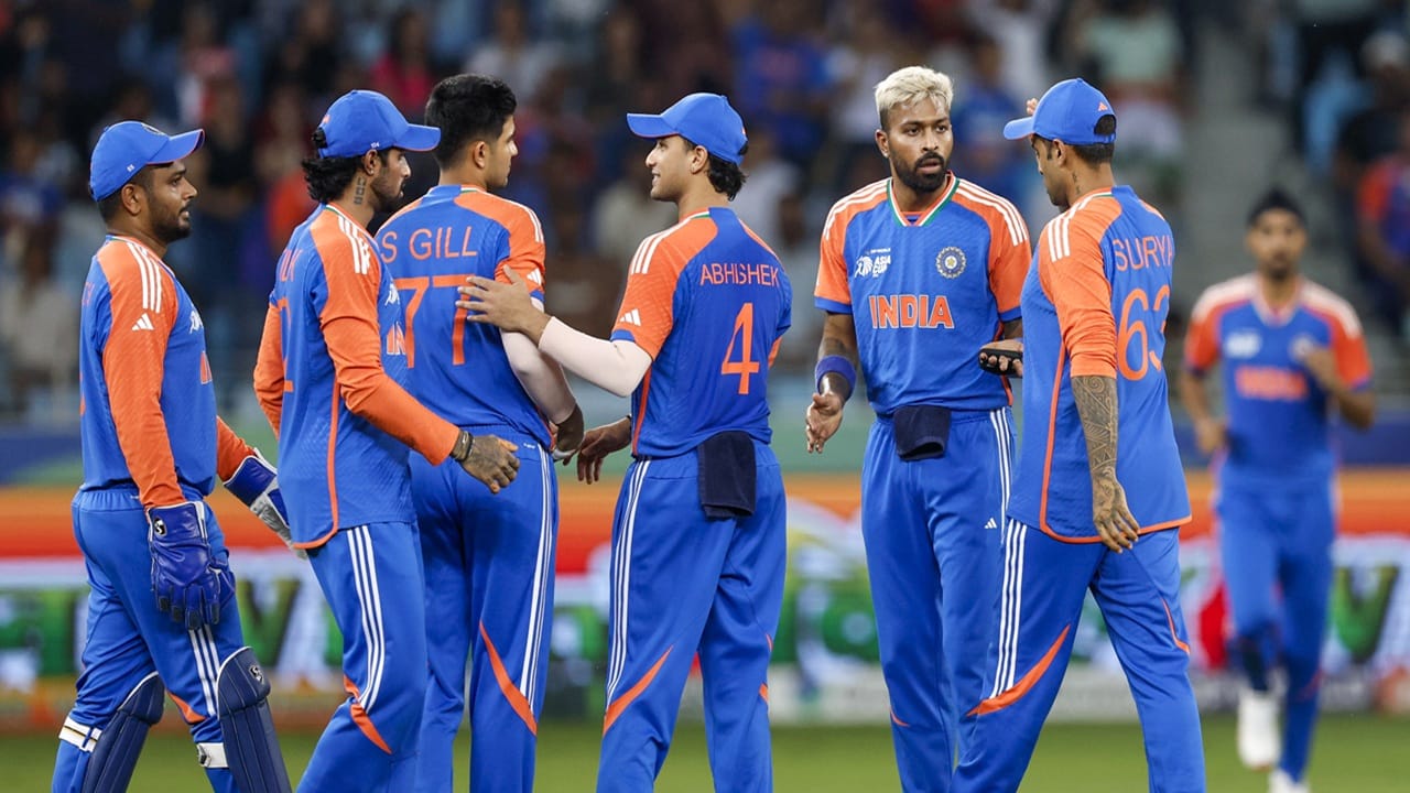 ഇരുടീമുകളുടെയും പ്ലേയിങ് ഇലവനില്‍ മാറ്റം പ്രതീക്ഷിക്കുന്നില്ല. ഇന്ത്യന്‍ നിരയില്‍ ഹാര്‍ദ്ദിക് പാണ്ഡ്യയ്ക്കും, അഭിഷേക് ശര്‍മയ്ക്കും, തിലക് വര്‍മയ്ക്കും പരിക്കേറ്റത് മാത്രമാണ് ആശങ്ക. എന്നാല്‍ മൂവര്‍ക്കും നിസാര പരിക്കാണുള്ളത്. അതുകൊണ്ട് മൂന്ന് താരങ്ങളും ഇന്ന് കളിച്ചേക്കും (Image Credits: PTI)