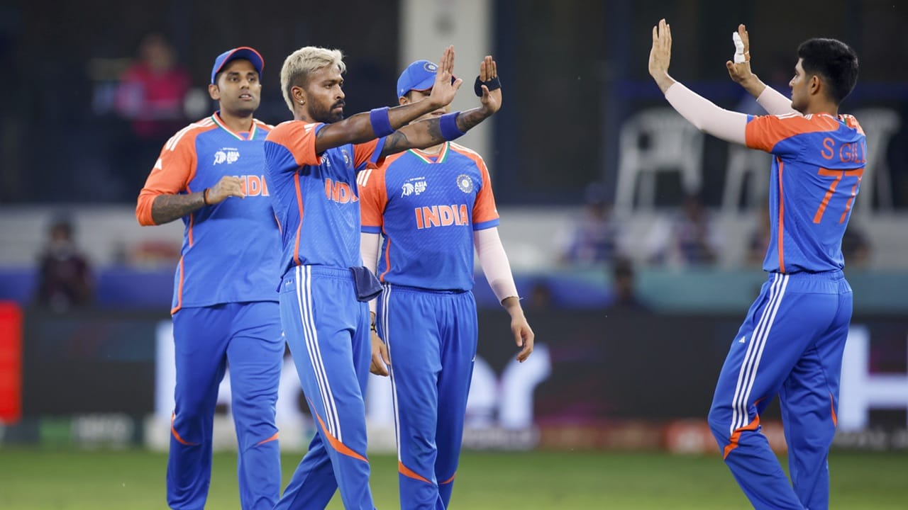 അഭിഷേക് ശര്‍മയും, ശുഭ്മാന്‍ ഗില്ലും ഓപ്പണര്‍മാരാകും. അഭിഷേക് ഉജ്ജ്വല ഫോമിലാണ്. എന്നാല്‍ നിറംമങ്ങിയ പ്രകടനമാണ് ഗില്‍ കാഴ്ചവയ്ക്കുന്നത് (Image Credits: PTI)