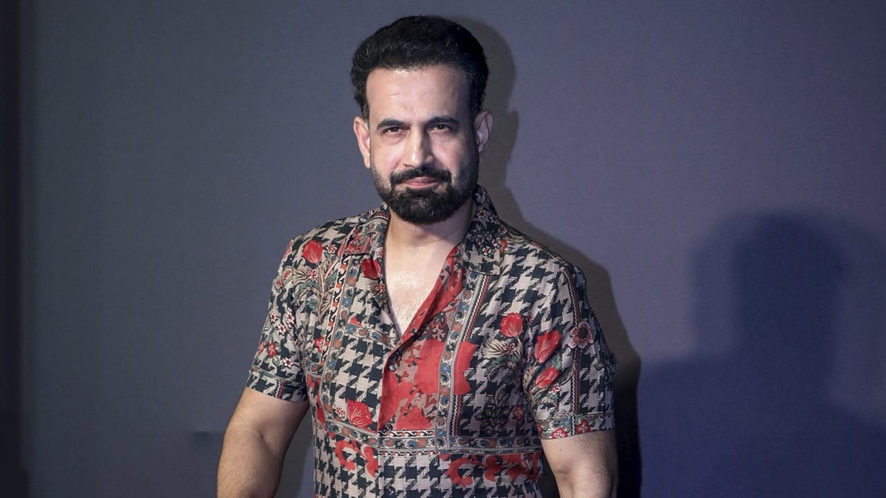 ഒമാനെതിരെ അര്‍ഷ്ദീപ് കളിച്ചിരുന്നു. ജസ്പ്രീത് ബുംറയ്ക്ക് വിശ്രമം നല്‍കിയാണ് അര്‍ഷ്ദീപിനെ കളിപ്പിച്ചത്. എന്നാല്‍ ബുംറ തിരികെ എത്തുന്നതോടെ ഇന്ന് അര്‍ഷ്ദീപ് പുറത്തായേക്കും. എന്നാല്‍ സൂപ്പര്‍ ഫോറില്‍ അര്‍ഷ്ദീപ് ബുംറയ്‌ക്കൊപ്പം കളിക്കുന്നത് കാണാന്‍ താന്‍ ആഗ്രഹിക്കുന്നുവെന്ന് പത്താന്‍ പറഞ്ഞു (Image Credits: PTI)