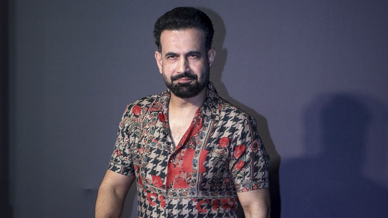 ഒമാനെതിരെ അര്‍ഷ്ദീപ് കളിച്ചിരുന്നു. ജസ്പ്രീത് ബുംറയ്ക്ക് വിശ്രമം നല്‍കിയാണ് അര്‍ഷ്ദീപിനെ കളിപ്പിച്ചത്. എന്നാല്‍ ബുംറ തിരികെ എത്തുന്നതോടെ ഇന്ന് അര്‍ഷ്ദീപ് പുറത്തായേക്കും. എന്നാല്‍ സൂപ്പര്‍ ഫോറില്‍ അര്‍ഷ്ദീപ് ബുംറയ്‌ക്കൊപ്പം കളിക്കുന്നത് കാണാന്‍ താന്‍ ആഗ്രഹിക്കുന്നുവെന്ന് പത്താന്‍ പറഞ്ഞു (Image Credits: PTI)