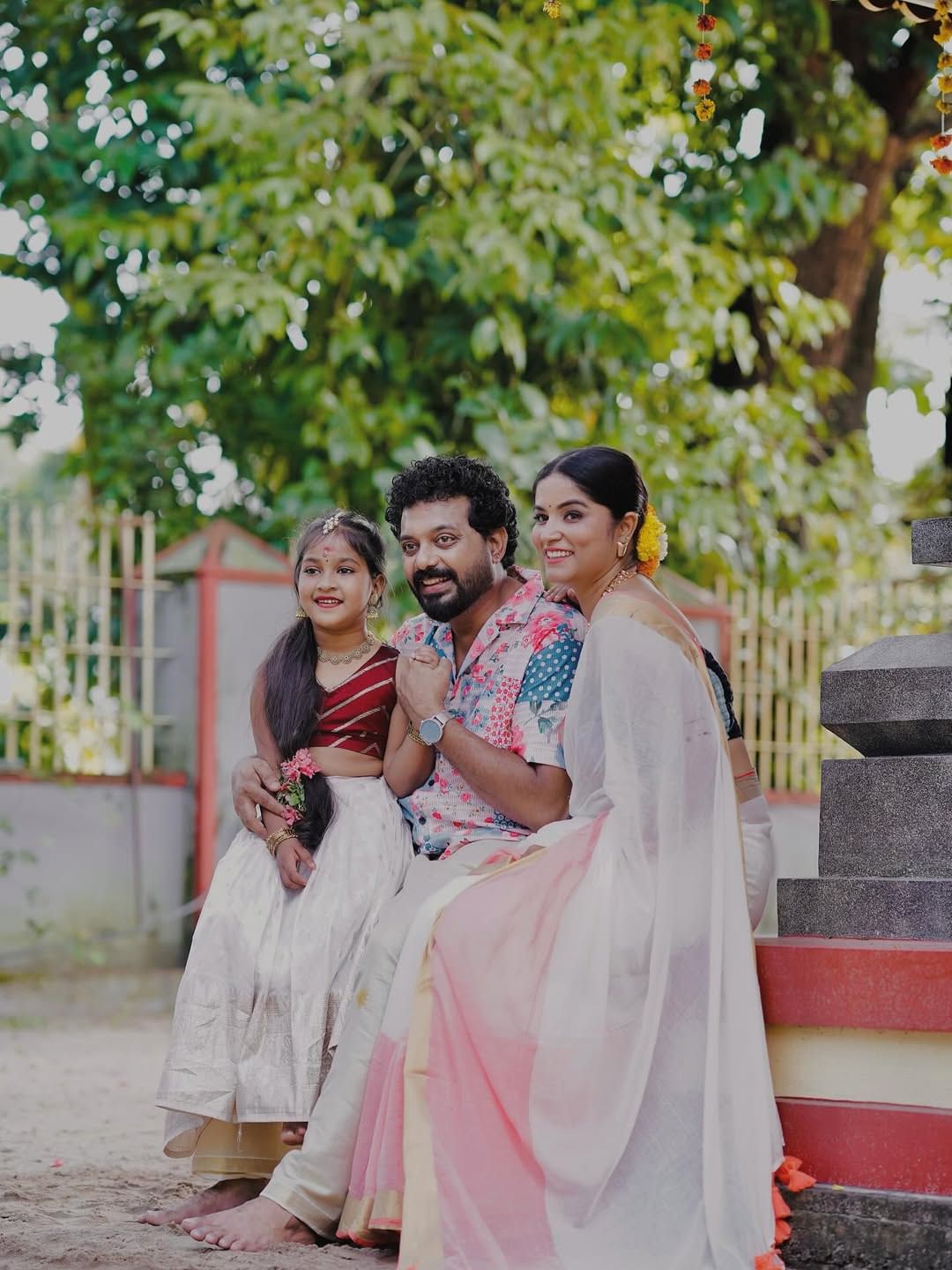 ബി​ഗ് ബോസ് സീസൺ ഏഴ് ആരംഭിച്ച് 56 ദിവസം പിന്നിടുമ്പോൾ വീണ്ടും ഒരു എവിക്ഷൻ കൂടി എത്തിയിരിക്കുന്നു. ഇത്തവണ വൈൽഡ് കാർഡായി എത്തിയ  സീരിയൽ താരം ജിഷിൻ മോഹനാണ് പുറത്ത് പോകുന്നത് എന്ന തരത്തിലുളള വാർത്തകൾ പ്രചരിച്ചിരുന്നു. (Image Credits:Instagram)