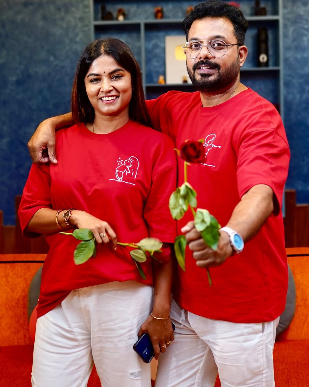 ഇതോടെ അമേയയെ വിമർശിച്ച് നിരവധി പേർ രം​ഗത്ത് എത്തി. ഒരാൾ സ്നേഹത്തോടെ കാര്യം തിരക്കുമ്പോൾ അമേയ തർക്കുത്തരം നൽകിയത് ശരിയായില്ലെന്നായിരുന്നു മറ്റ് ചിലരുടെ കമന്റുകൾ. അവിടെയുള്ളവരിൽ നല്ല പ്ലയർ ആയിരുന്നു ജിഷിൻ എന്നും അതുകൊണ്ടാണ് പുറത്തായിയെന്ന് കേട്ടപ്പോൾ ഷോക്കായി. അതുകൊണ്ട് ചോദിച്ചതാണ് എന്നായിരുന്നു ആരാധകൻ അമേയയ്ക്ക് നൽകിയ മറുപടി.