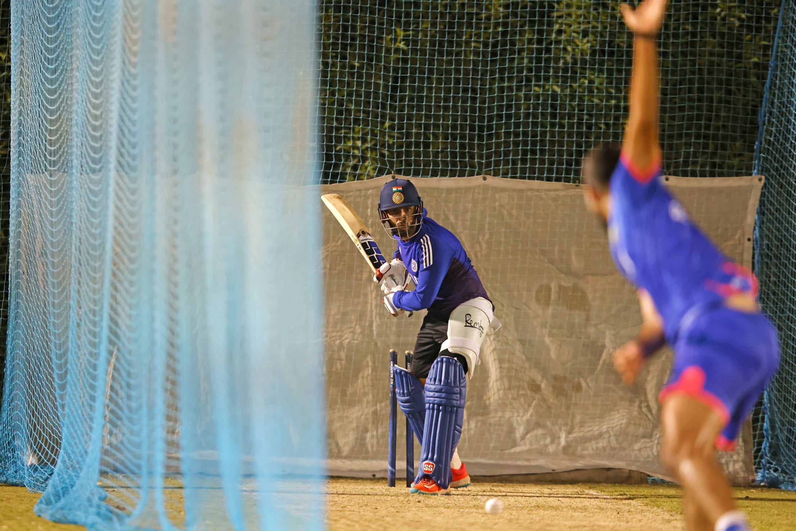 അടുത്തൊരു സാധ്യതയുള്ളത് ഫിനിഷർ റോളിലാണ്. ജിതേഷ് ശർമ്മയുടെ സ്ഥാനത്ത് സഞ്ജു ഫിനിഷറായി കളിക്കാനാണ് സാധ്യത. എന്നാൽ, ജിതേഷ് ഈ റോളിൽ നേരത്തെ കളിക്കുന്നതിനാലും സഞ്ജുവിന് ഫിനിഷർ റോളിൽ തിളങ്ങുക എളുപ്പമല്ലെന്നതിനാലും ഈ സാധ്യതയും നടന്നേക്കില്ല. 
