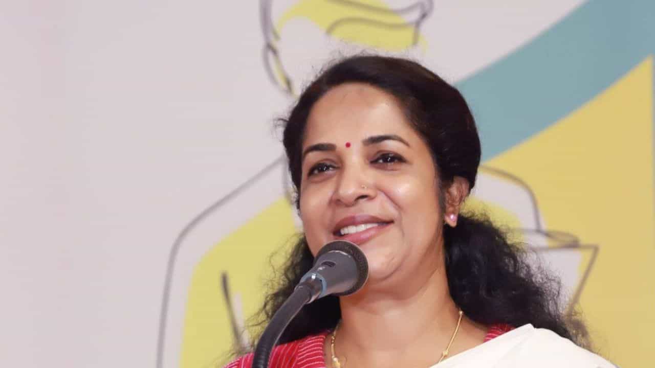 KJ Shine : സ്വന്തം നഗ്നത മറച്ചുവെക്കാൻ മറ്റുള്ളവരുടെ ഉടുതുണി ഊരുന്ന രാഷ്ട്രീയ പാപ്പരത്തം അവസാനിപ്പിക്കണം : കെ.ജെ ഷൈന്‍