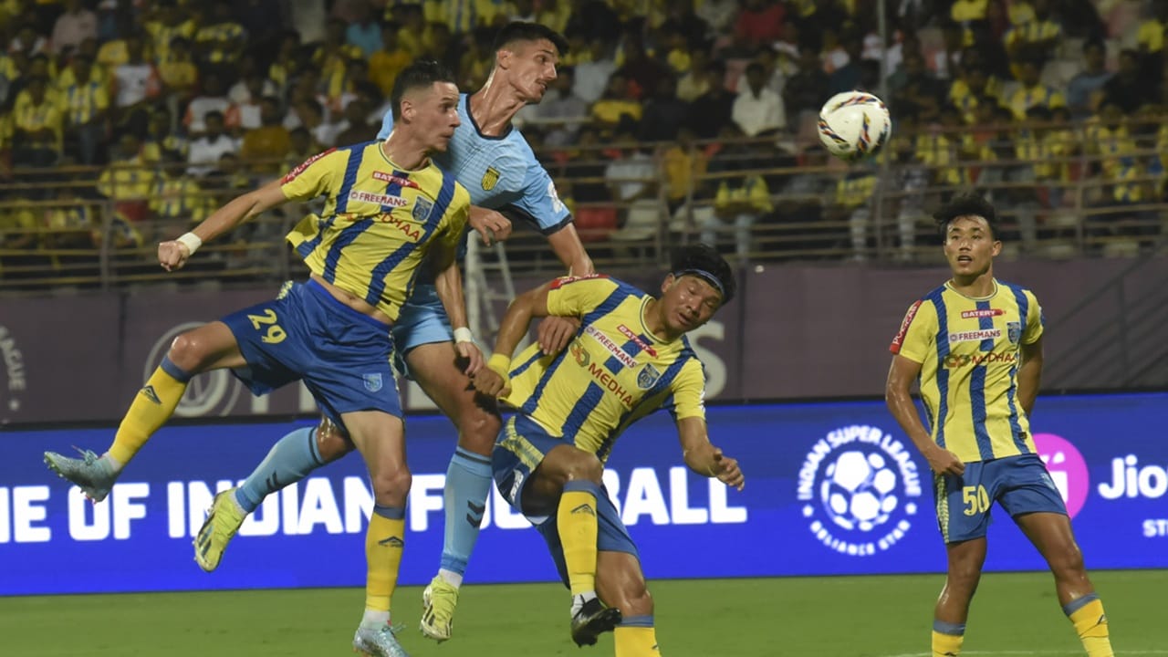 2014നാണ് കേരള ബ്ലാസ്റ്റേഴ്‌സ് രൂപീകരിച്ചത്. ക്രിക്കറ്റ് ഇതിഹാസം സച്ചിന്‍ തെണ്ടുല്‍ക്കര്‍, പ്രസാദ് പൊട്ട്‌ലൂരി തുടങ്ങിയവരായിരുന്നു ക്ലബിന്റെ ആദ്യ ഉടമകള്‍. എന്നാല്‍ പിന്നീട് ഇവര്‍ ക്ലബിന്റെ ഉടമസ്ഥാവകാശം വിറ്റു. 2018ലാണ് മാഗ്നം സ്‌പോര്‍ട്‌സ് കെബിഎഫ്‌സിയുടെ ഉടമകളാകുന്നത്. പ്രസാദ് നിമ്മഗദ്ദ, നടന്‍ ചിരഞ്ജീവി, നിര്‍മ്മാതാവ് അല്ലു അരവിന്ദ് തുടങ്ങിയവര്‍ മാഗ്നം സ്‌പോര്‍ട്‌സിന്റെ ഭാഗമാണ് (Image Credits: PTI)