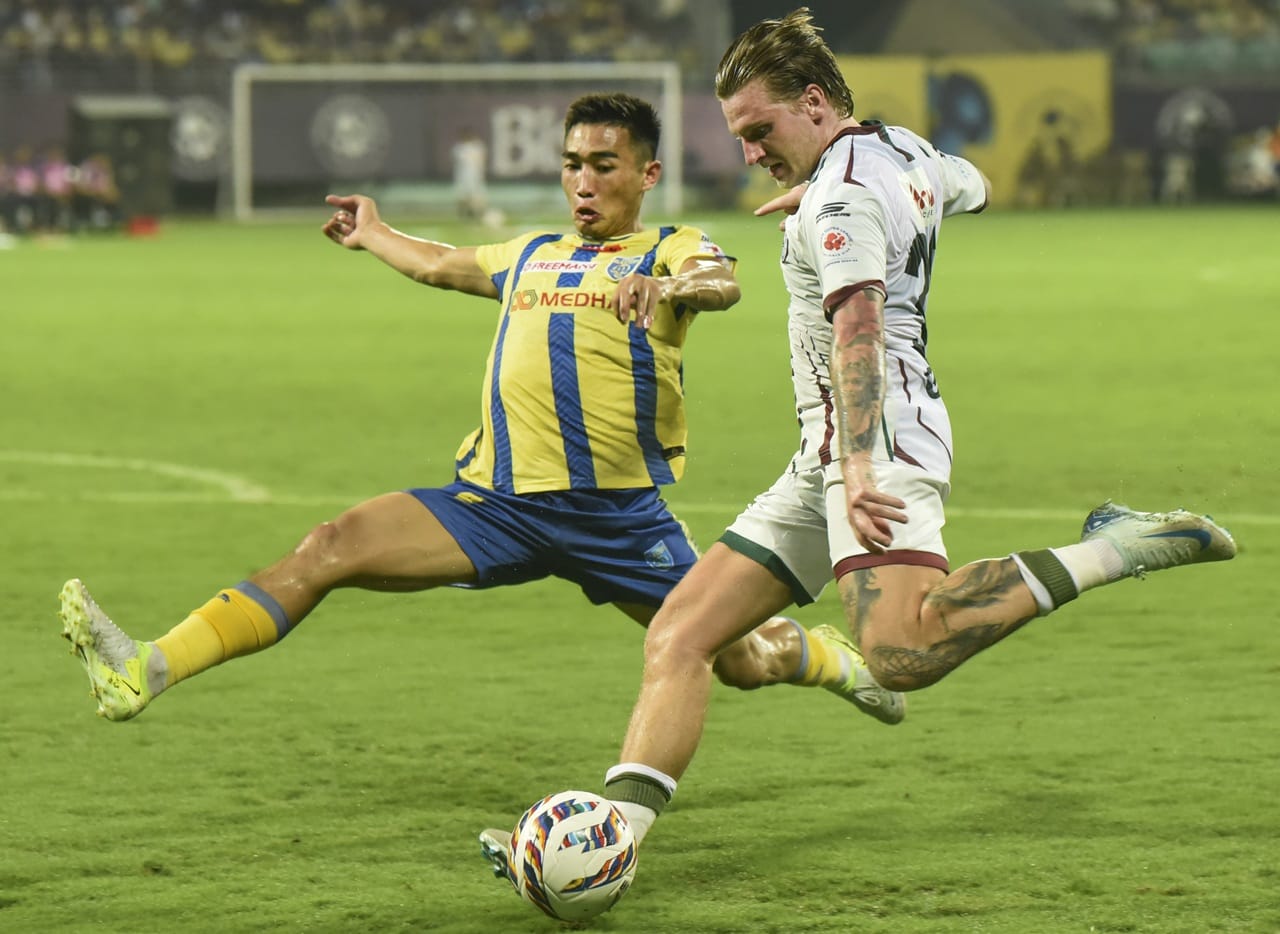 നിലവില്‍ ക്ലബ് പ്രതിസന്ധിയിലൂടെയാണ് കടന്നുപോകുന്നതെന്നാണ് വിവരം. ഒക്ടോബര്‍ 25ന് ആരംഭിക്കുന്ന സൂപ്പര്‍ കപ്പില്‍ പങ്കെടുക്കാന്‍ താല്‍പര്യമറിയിച്ചിട്ടില്ലെന്നാണ് റിപ്പോര്‍ട്ട്. പ്രീ സീസണ്‍ പരിശീലനവും ആരംഭിച്ചിട്ടില്ല. ഐഎസ്എല്‍ എന്ന് തുടങ്ങുമെന്നതിലെ അനിശ്ചിതത്വം തിരിച്ചടിയായി. ഡിസംബറില്‍ ഐഎസ്എല്‍ ആരംഭിച്ചേക്കുമെന്നാണ് സൂചന  (Image Credits: PTI)