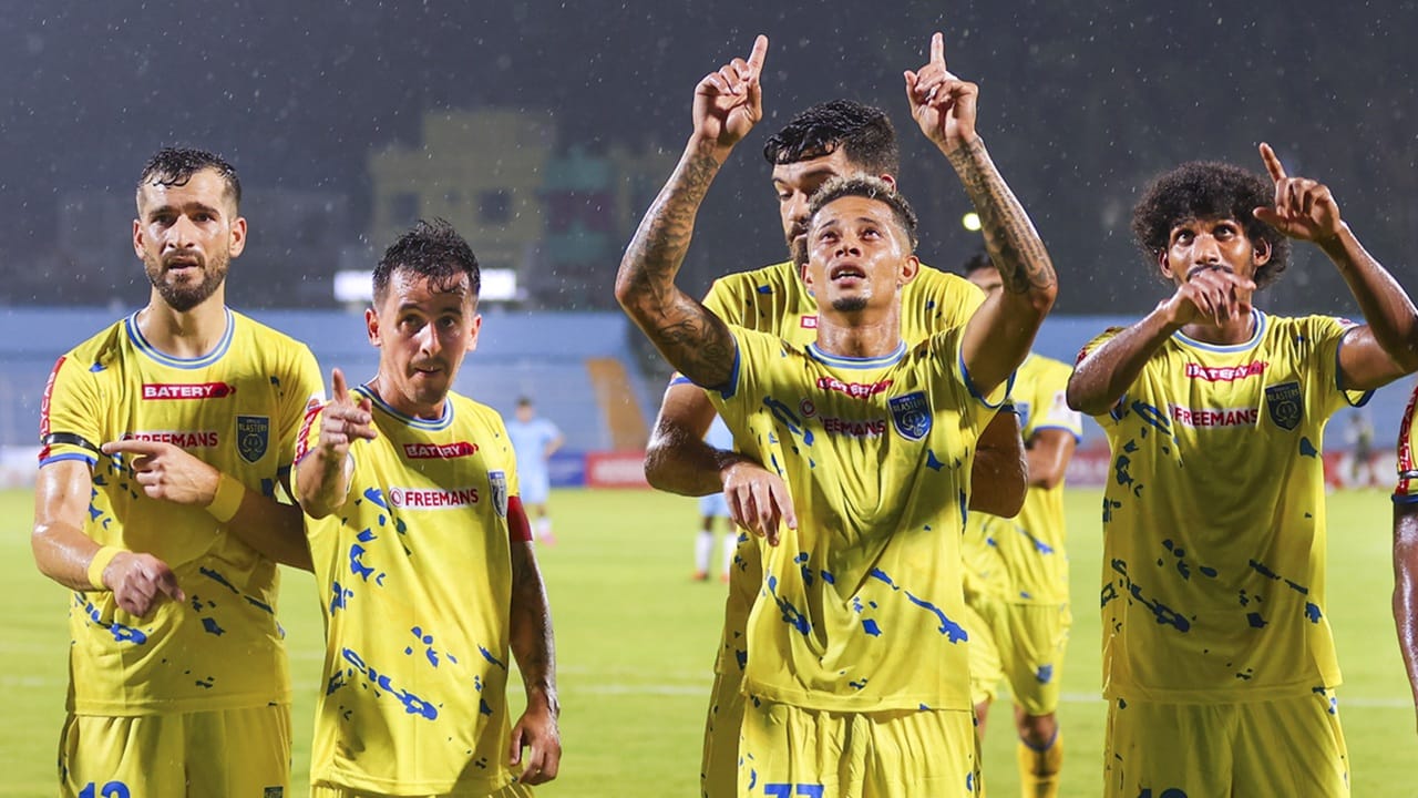 കേരള ബ്ലാസ്‌റ്റേഴ്‌സ് ഉടമകളായ മാഗ്നം സ്‌പോര്‍ട്‌സ് ക്ലബിന്റെ 100 ശതമാനം ഓഹരികളും വില്‍ക്കാനൊരുങ്ങുന്നുവെന്ന് റിപ്പോര്‍ട്ട്. 24 ന്യൂസാണ് ഇക്കാര്യം റിപ്പോര്‍ട്ട് ചെയ്തത്. നിലവില്‍ ഇതു സംബന്ധിച്ച് ഔദ്യോഗിക സ്ഥിരീകരണമുണ്ടായിട്ടില്ല  (Image Credits: PTI)