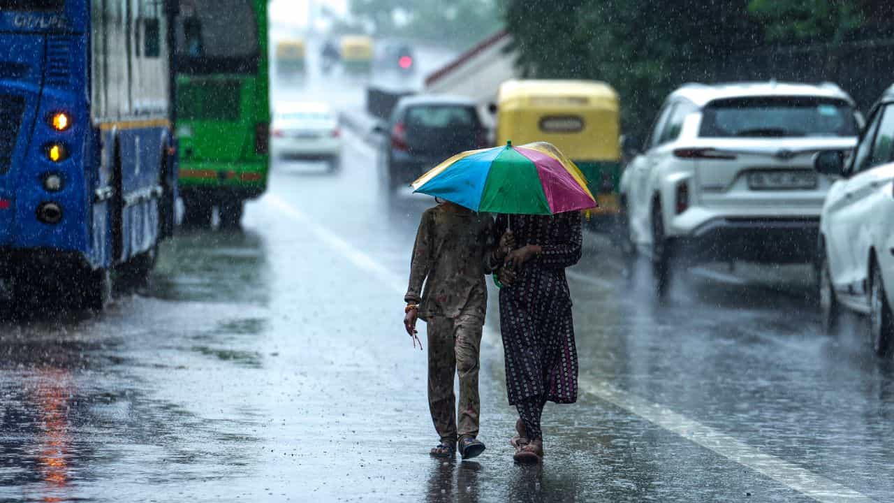 Kerala rain alert: ഇനി പെയ്യും കനത്തമഴ, മാറി വന്ന മുന്നറിയിപ്പിൽ പറയുന്നു ഈ ജില്ലക്കാർ ശ്രദ്ധിക്കുക