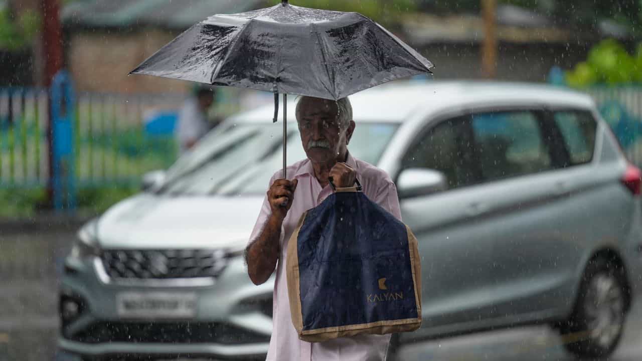 Kerala Rain Alert: മുന്നറിയിപ്പില്ലെങ്കിലും ജാ​ഗ്രത വേണം! സംസ്ഥാനത്ത് ഇന്ന് മഴ ഉണ്ടാകുമോ?; അറിയിപ്പ് ഇങ്ങനെ