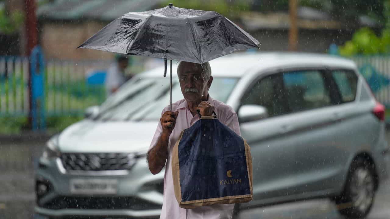Kerala Rain Alert: ഉത്രാടപാച്ചിലിൽ കുടയെടുക്കാൻ മറക്കരുത്..! സംസ്ഥാനത്ത് ഇന്നും മഴ; ഈ ജില്ലകളിൽ മുന്നറിയിപ്പ്