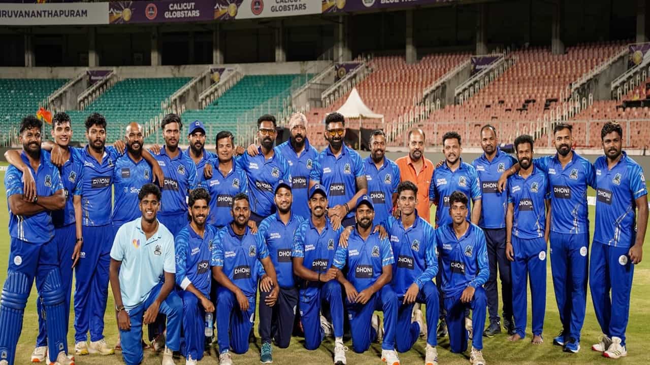 KCL 2025: രാജകീയമായി സെമി പ്രവേശനം, പിന്നാലെ സഞ്ജുവിനെ വൈസ് ക്യാപ്റ്റന് സ്ഥാനത്തു നിന്ന് നീക്കി കൊച്ചി ബ്ലൂ ടൈഗേഴ്സ് KCL 2025: രാജകീയമായി സെമി പ്രവേശനം, പിന്നാലെ സഞ്ജുവിനെ വൈസ് ക്യാപ്റ്റന് സ്ഥാനത്തു നിന്ന് നീക്കി കൊച്ചി ബ്ലൂ ടൈഗേഴ്സ്