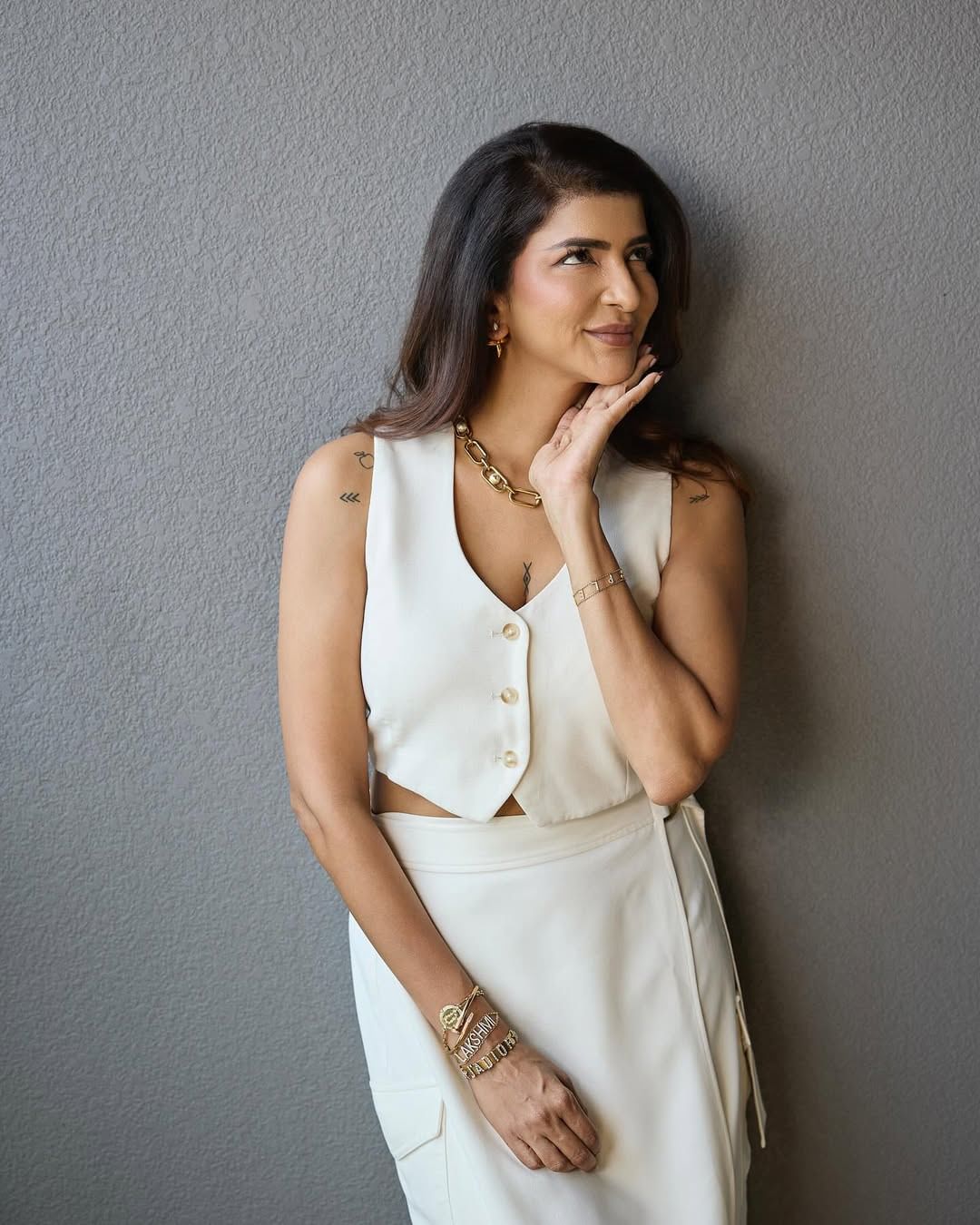 അവരെല്ലാവരുമായും തനിക്ക് അടുത്ത ബന്ധമുണ്ടെന്നും പുരുഷന്മാരേക്കാൾ സ്ത്രീകൾ നേരിടുന്ന വിലക്കുകൾ തിരിച്ചറിയാനാണ് ഇത്തരത്തിൽ പറഞ്ഞതെന്നും ലക്ഷ്മി പറഞ്ഞു.