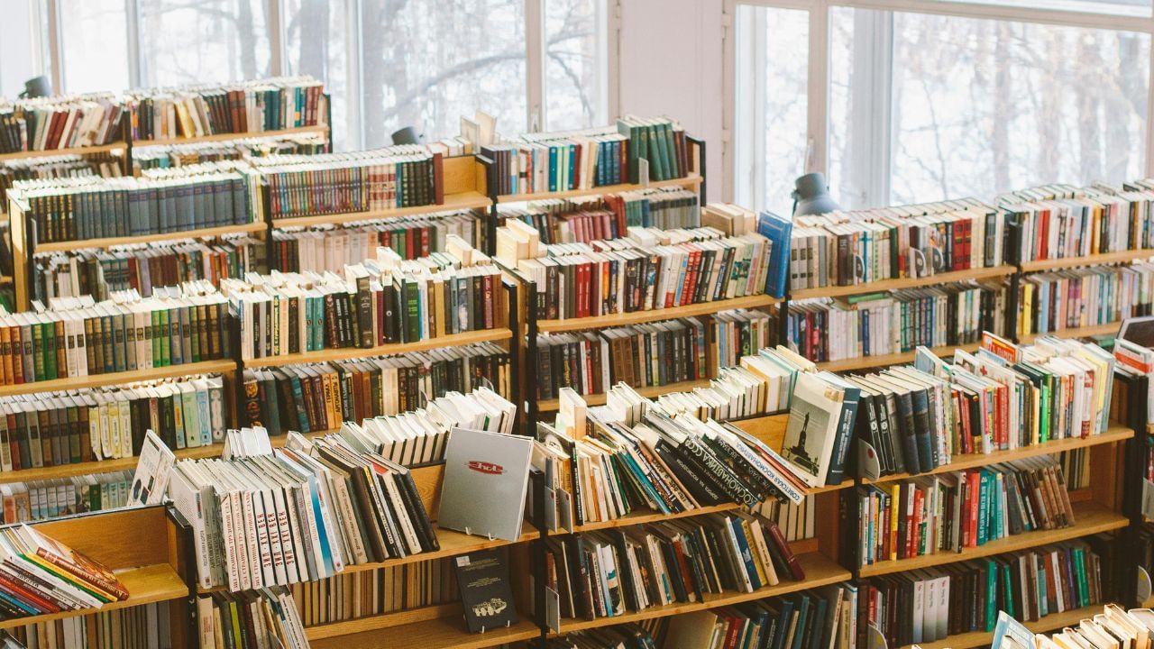 Library Assistant Recruitment 2025: യൂണിവേഴ്‌സിറ്റികളിൽ ലൈബ്രറി അസ്സിസ്റ്റന്റാകാം; അര ലക്ഷത്തിന് മുകളിൽ ശമ്പളം, ഉടൻ അപേക്ഷിക്കൂ