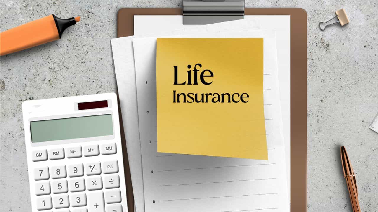 Health Insurance: ഇന്ഷുറന്സിന് സീറോ ജിഎസ്ടി എന്നാലെന്ത്? മറഞ്ഞിരിക്കുന്ന ചെലവുകളും ഒരുപാടുണ്ട് Health Insurance: ഇന്ഷുറന്സിന് സീറോ ജിഎസ്ടി എന്നാലെന്ത്? മറഞ്ഞിരിക്കുന്ന ചെലവുകളും ഒരുപാടുണ്ട്