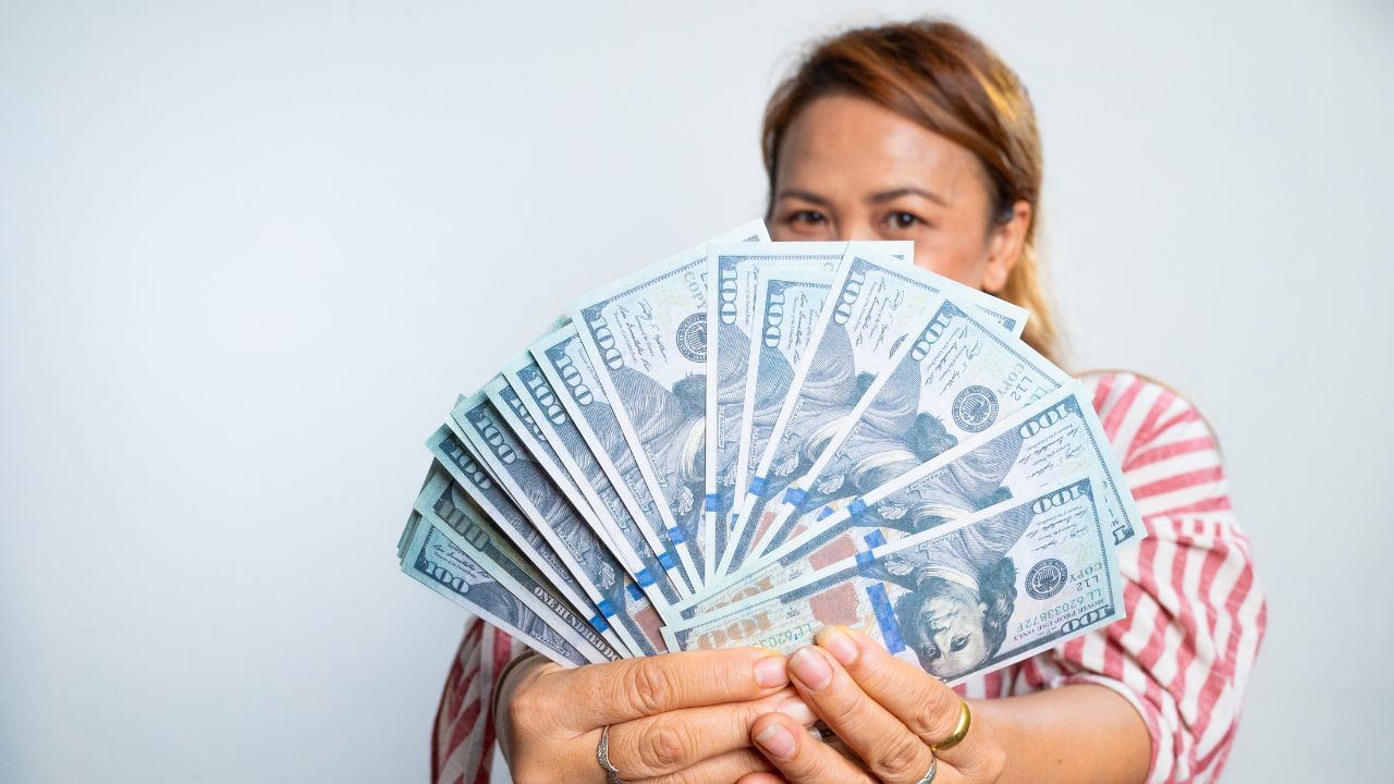 2014 - 6 കോടി - TA 192044 (ആലപ്പുഴ), 2015 - 7 കോടി - TE 513282 (തിരുവനന്തപുരം), 2016 - 8 കോടി - TC 788368 (തൃശൂര്‍), 2017 - 10 കോടി - AJ 442876 (മലപ്പുറം), 2018 - 10 കോടി - TB 128092 (തൃശൂര്‍), 2019 - 12 കോടി - TM 160869 (ആലപ്പുഴ), 2020 - 12 കോടി - TB 173964 (എറണാകുളം), 2021 - 12 കോടി - TE 645465 (കൊല്ലം), 2022 - 25 കോടി - TJ 750605 (തിരുവനന്തപുരം), 2023 - 25 കോടി - TE 230662 (കോഴിക്കോട്), 2024- 25 കോടി - TG 43222 (വയനാട്)