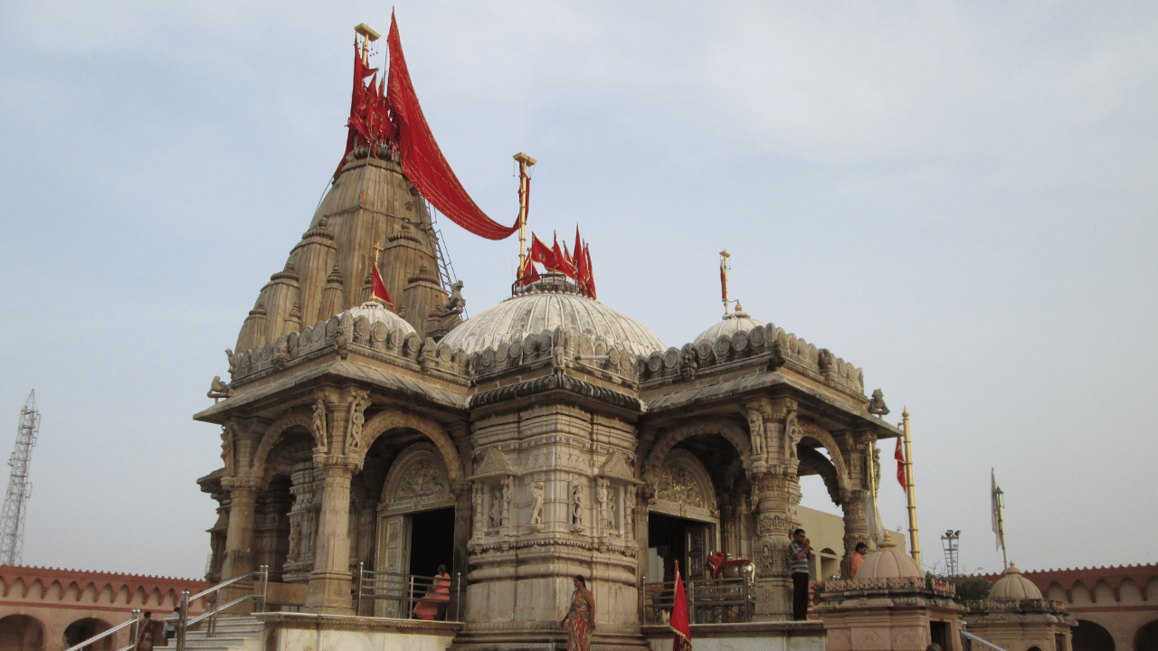 Ma Umiya Temple: 100 കിലോ കൊണ്ടൊരു സ്വർണ്ണ വിഗ്രഹം, കുത്തബ് മിനാറിനേക്കാൾ ഇരട്ടി ഉയരം