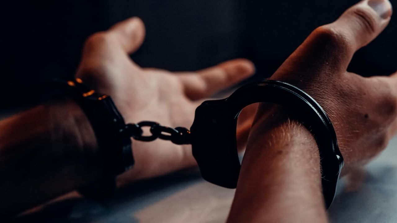 Crime News: മദ്യം വാങ്ങാൻ പണം നൽകിയില്ല; 80 വയസുകാരിയായ മാതാവിനെ കൊന്ന് യുവാവ്