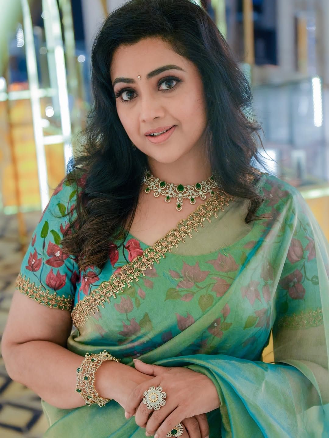 സൗന്ദര്യ മരിച്ച് 21 വർഷത്തിന് ശേഷമാണ് മീനയുടെ വെളിപ്പെടുത്തൽ. അടുത്തിടെ നടന്ന ഒരു പൊതുപരിപാടിയിലാണ് മീന ഇക്കാര്യം തുറന്നുപറഞ്ഞത്.പരിപാടിയിൽ സൗന്ദര്യയെക്കുറിച്ച് ചോദിച്ചപ്പോൾ മീന വികാരാധീനയാവുകയായിരുന്നു.