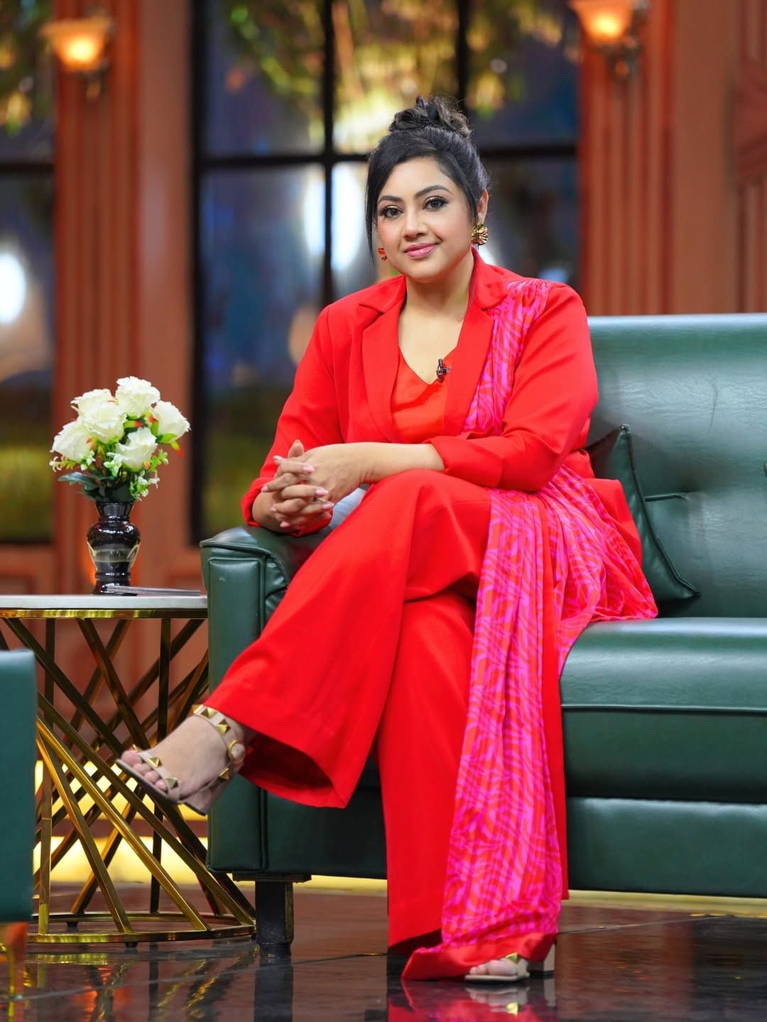 പക്ഷേ രാഷ്ട്രീയത്തിലും തിരഞ്ഞെടുപ്പ് പ്രചാരണങ്ങളിലും തനിക്ക് താത്പര്യമില്ലാത്തതിനാൽ ഒരു ഷൂട്ട് ഉണ്ടെന്ന് പറഞ്ഞ് ഒഴിവായി എന്നാണ് നടി പറയുന്നത്. അതിനുശേഷം വിമാനം അപകടത്തിൽപ്പെട്ടത് കേട്ട താൻ തകർന്നുപോയി എന്നാണ് മീന പറഞ്ഞത്.